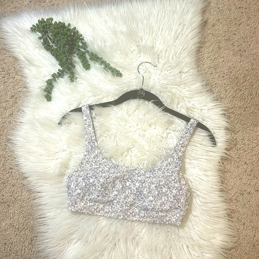 Vuori sports bra